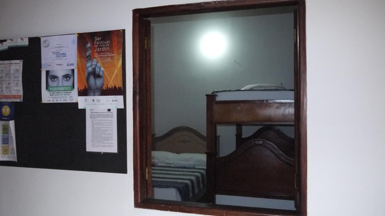 Hostal Naty Luna Jardín Zewnętrze zdjęcie